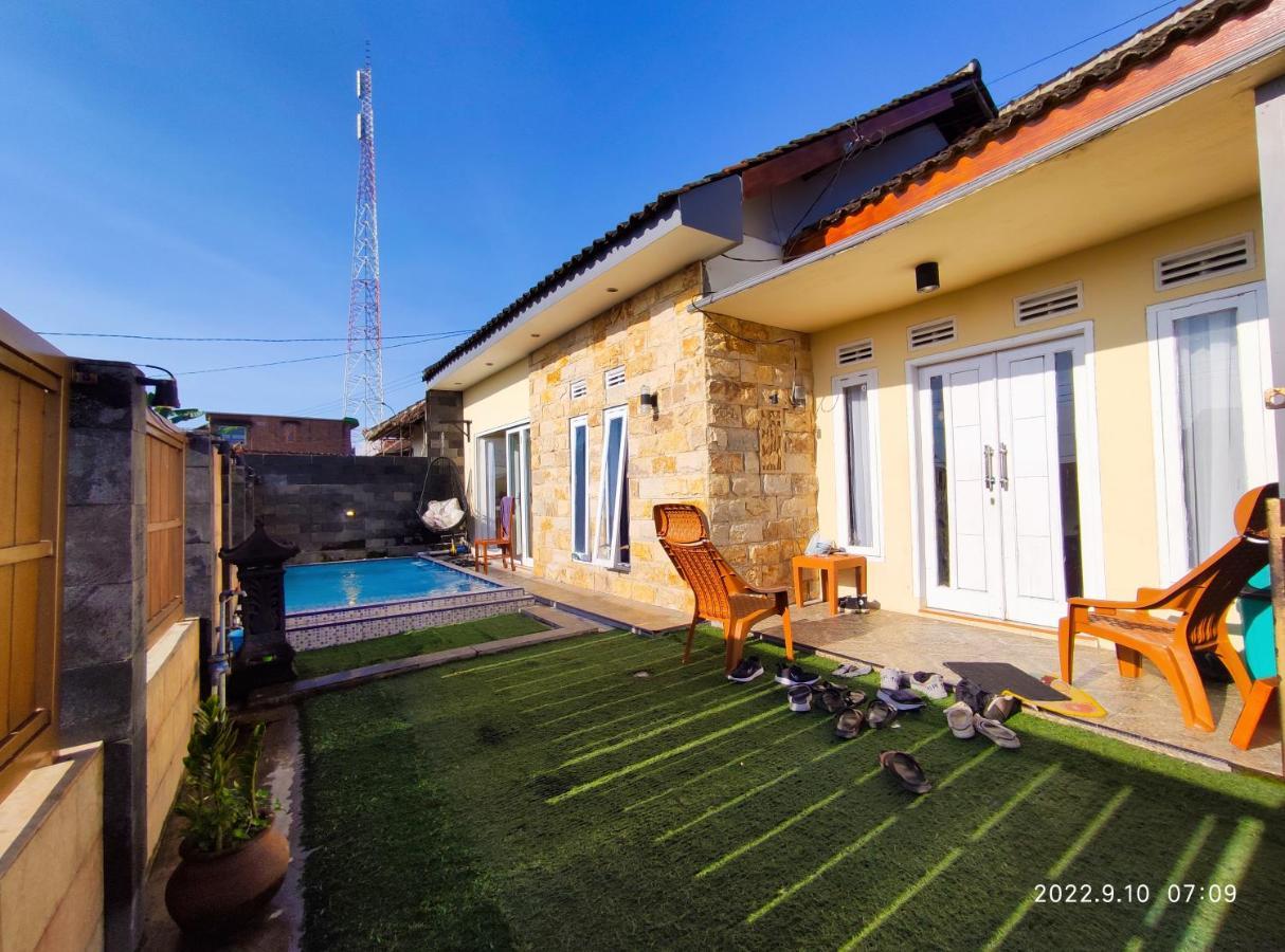Вилла Puncak Pinus And Pool Бату Экстерьер фото