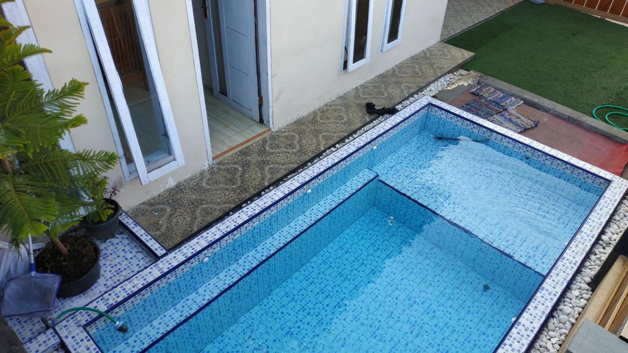 Вилла Puncak Pinus And Pool Бату Экстерьер фото